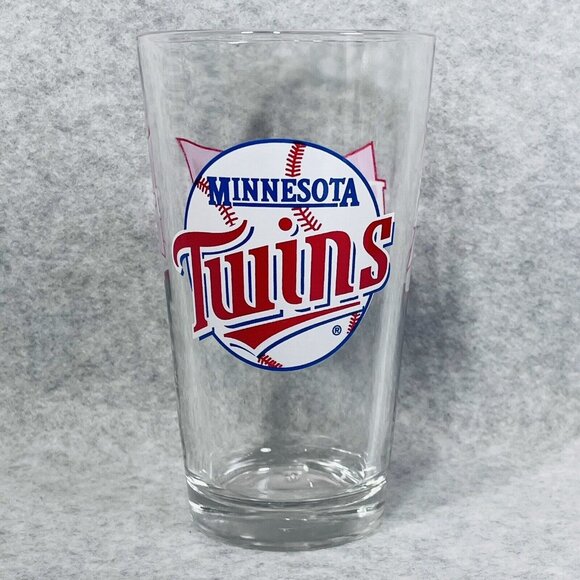 Minnesota Twins MLB Budweiser Beer Pint Glass 16 oz Libbey Barware Mancave - Picture 1 of 5